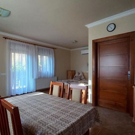 Nefelejcs Fagyizo Es Apartmanhaz Kistolmacs Exteriér fotografie