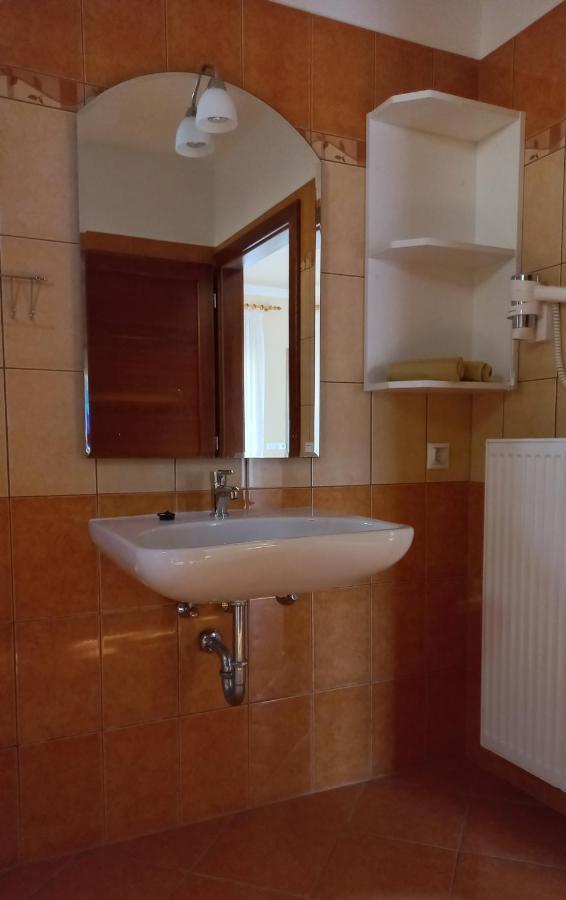 Nefelejcs Fagyizo Es Apartmanhaz Kistolmacs Exteriér fotografie