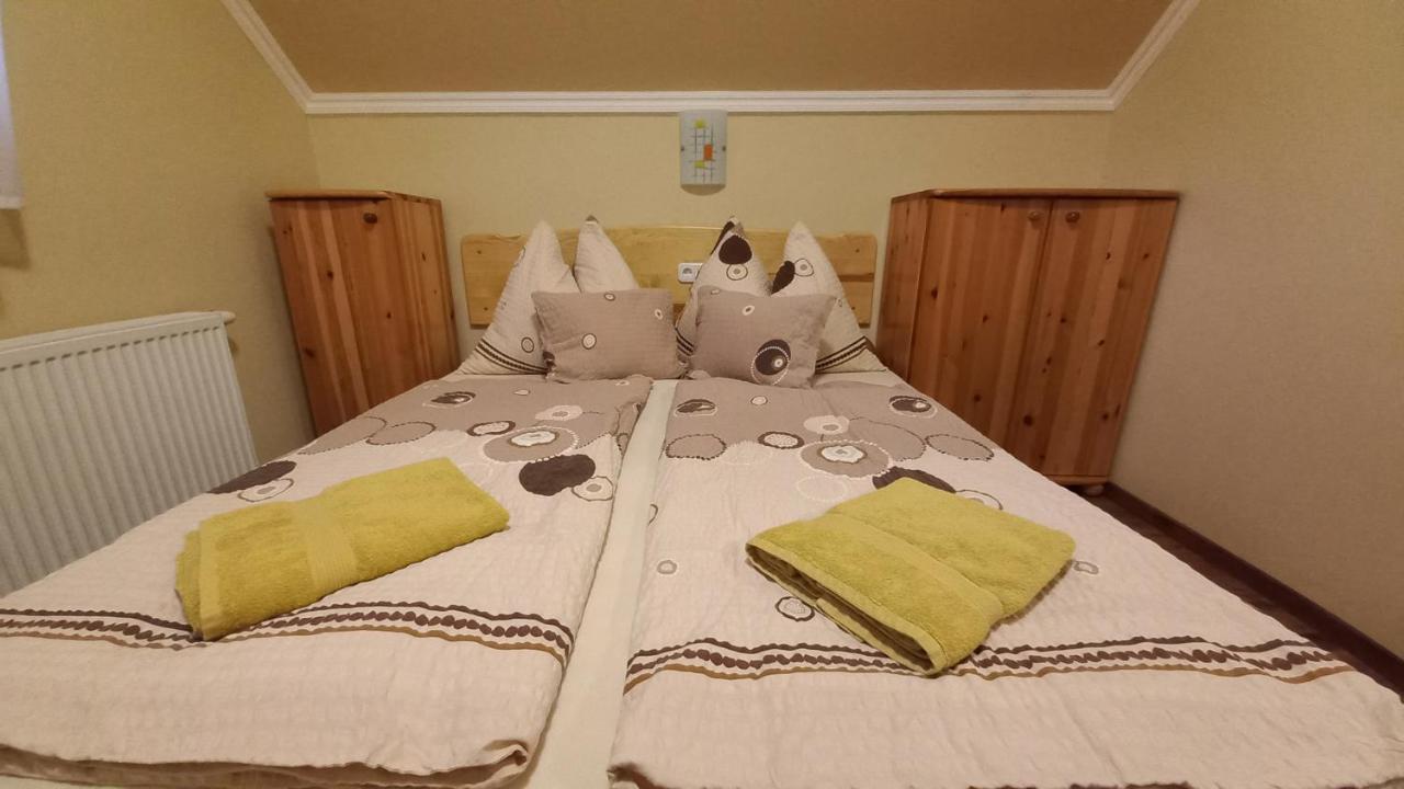 Nefelejcs Fagyizo Es Apartmanhaz Kistolmacs Exteriér fotografie