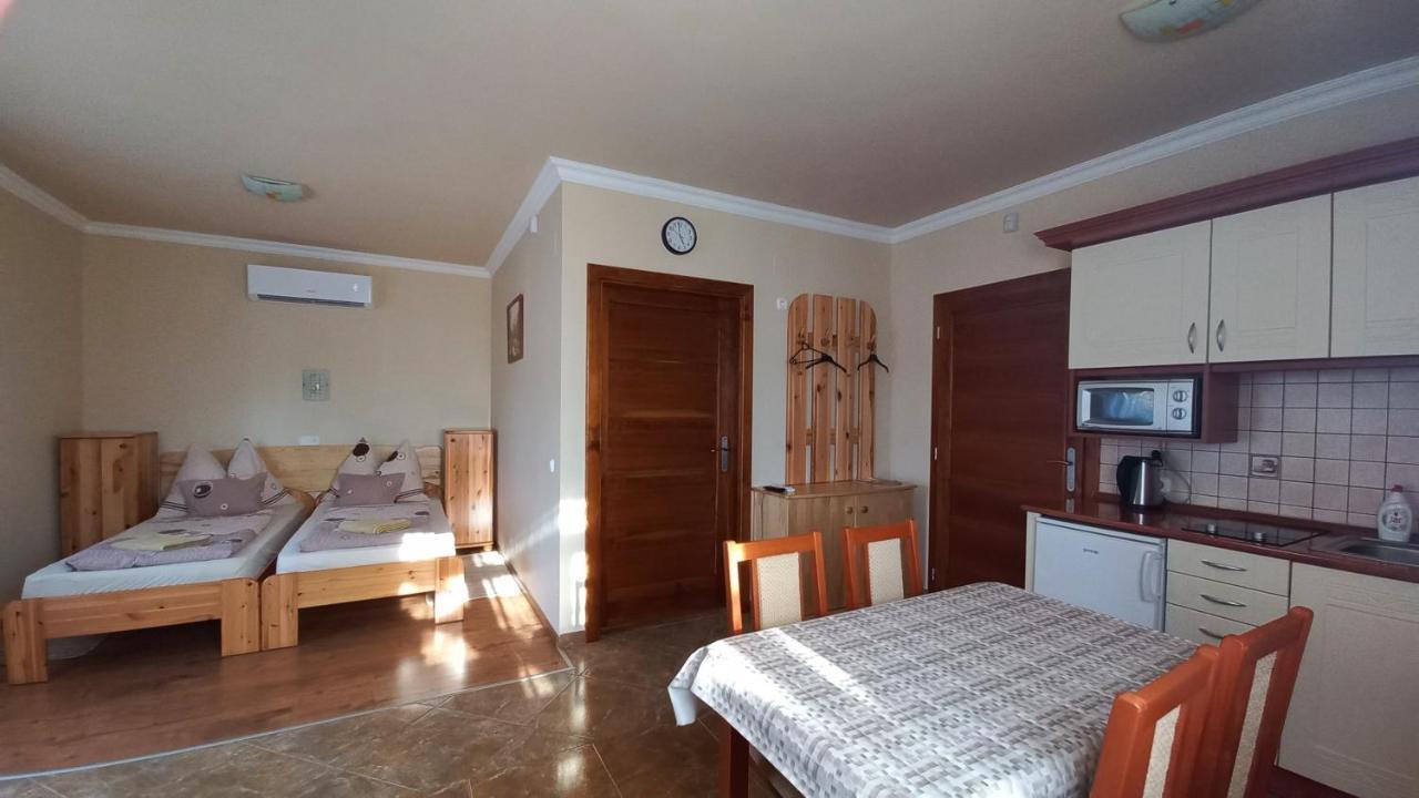 Nefelejcs Fagyizo Es Apartmanhaz Kistolmacs Exteriér fotografie