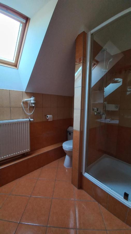 Nefelejcs Fagyizo Es Apartmanhaz Kistolmacs Exteriér fotografie