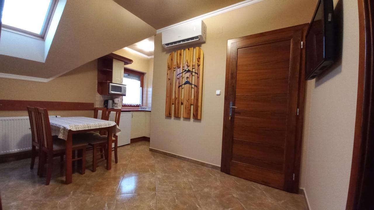 Nefelejcs Fagyizo Es Apartmanhaz Kistolmacs Exteriér fotografie