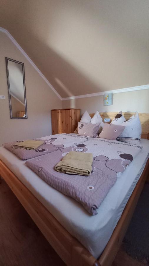 Nefelejcs Fagyizo Es Apartmanhaz Kistolmacs Exteriér fotografie