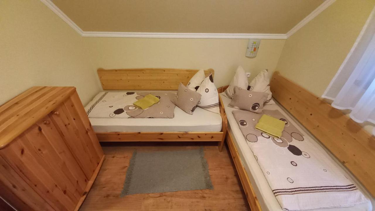 Nefelejcs Fagyizo Es Apartmanhaz Kistolmacs Exteriér fotografie