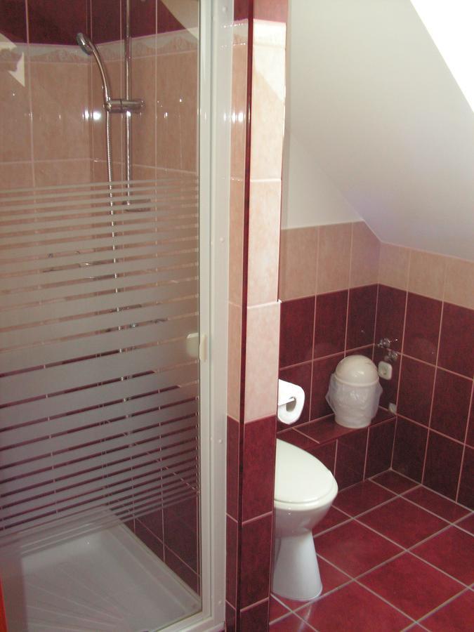 Nefelejcs Fagyizo Es Apartmanhaz Kistolmacs Exteriér fotografie