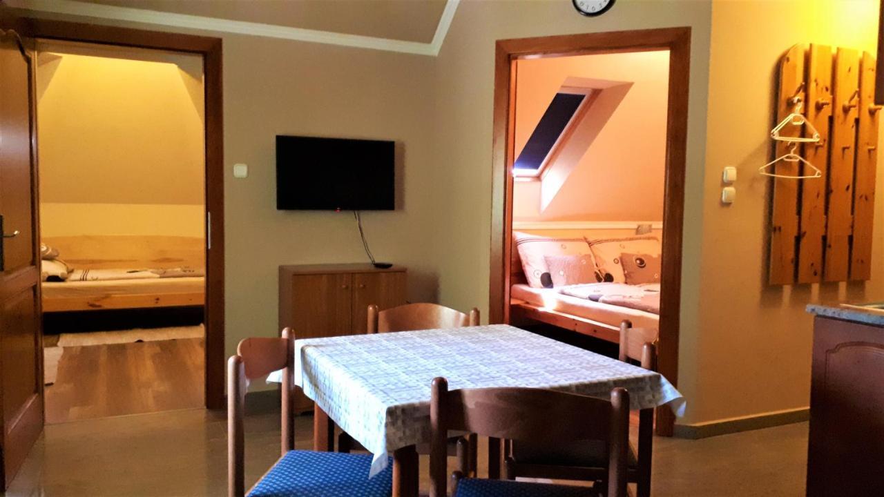 Nefelejcs Fagyizo Es Apartmanhaz Kistolmacs Exteriér fotografie