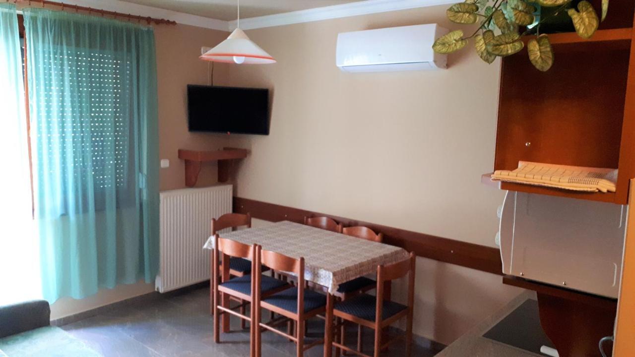 Nefelejcs Fagyizo Es Apartmanhaz Kistolmacs Exteriér fotografie