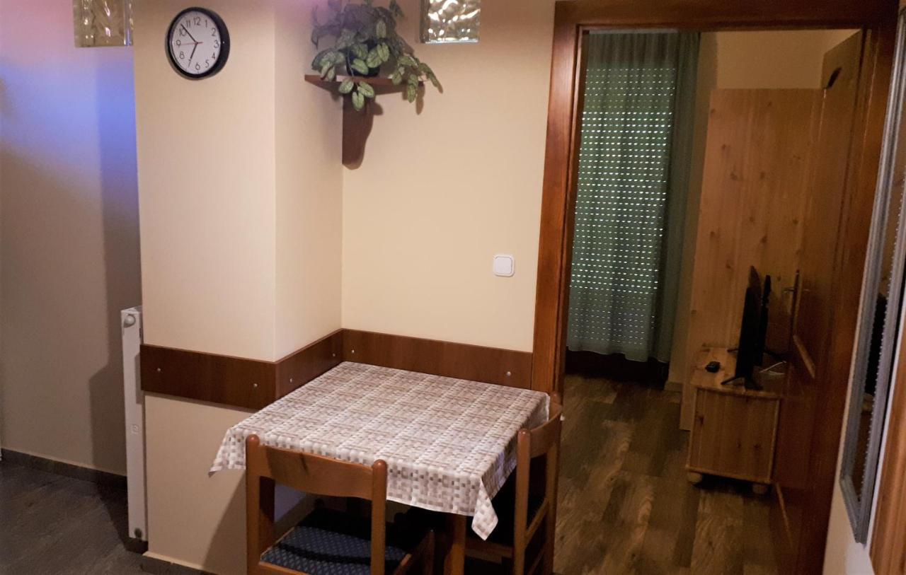 Nefelejcs Fagyizo Es Apartmanhaz Kistolmacs Exteriér fotografie
