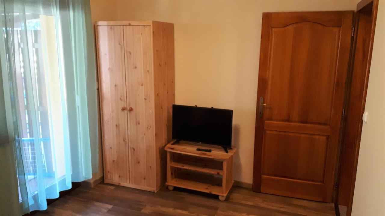 Nefelejcs Fagyizo Es Apartmanhaz Kistolmacs Exteriér fotografie
